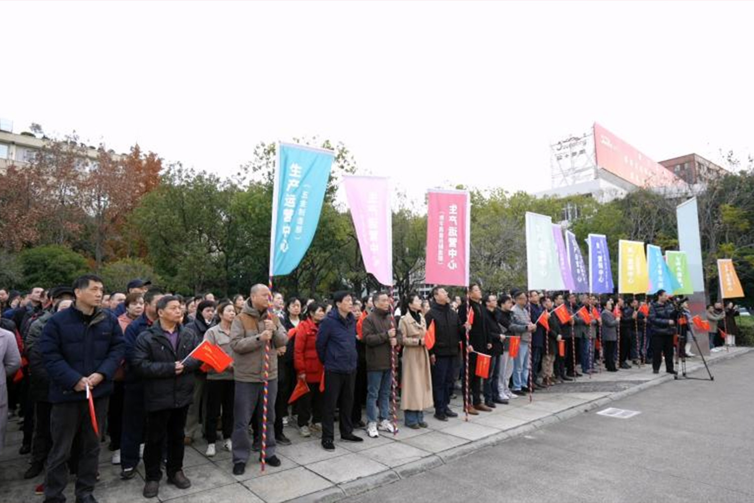 庆元旦 迎新年|音王集团隆重举行2026元旦升旗活动